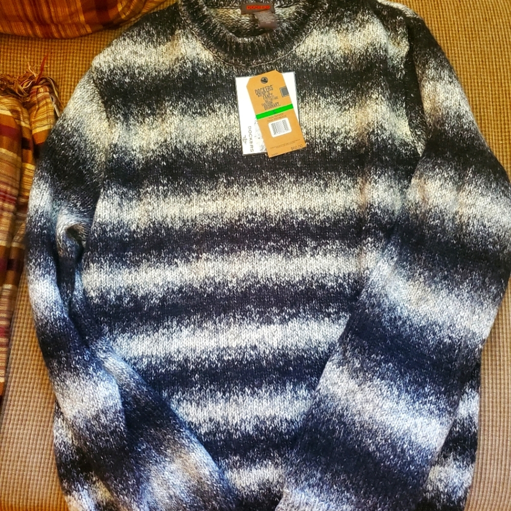 Dockers sweater